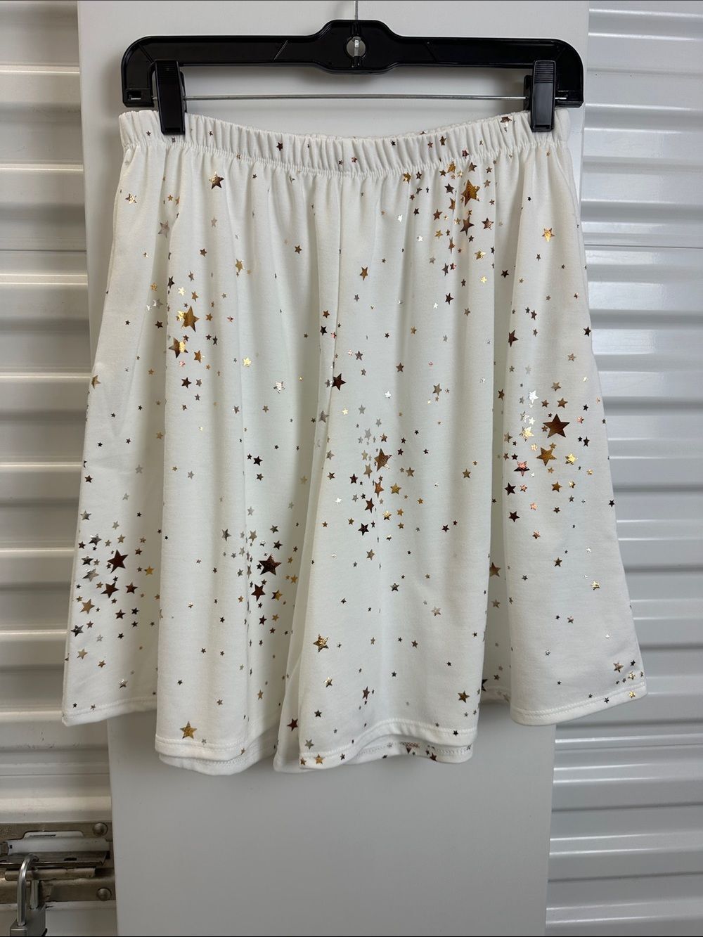 BOMBOM White Star-Print Elastic-Waist Shorts